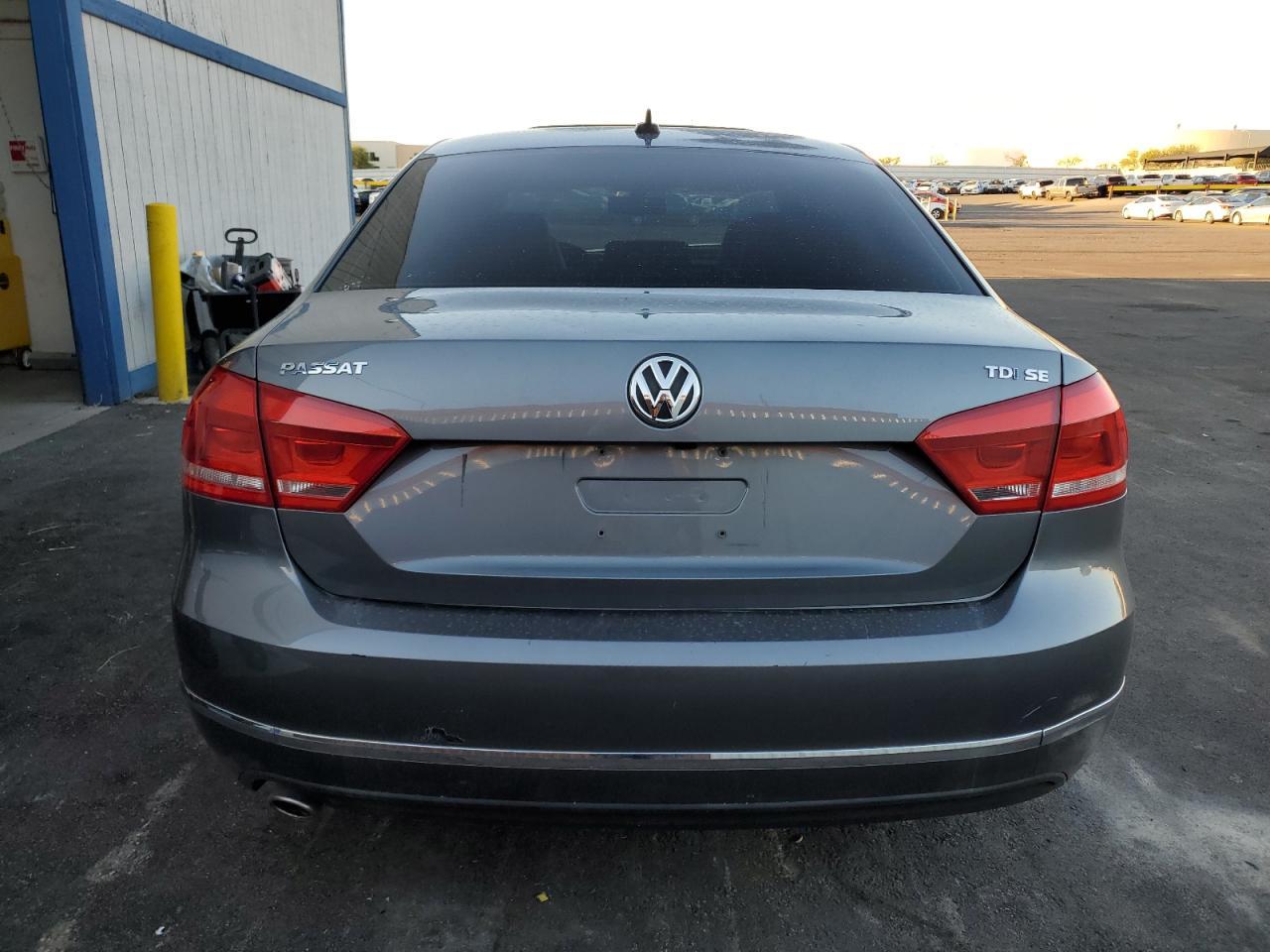 2014 VOLKSWAGEN Passat