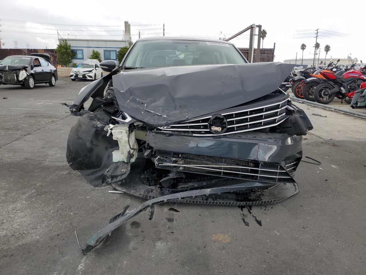 2017 VOLKSWAGEN Passat
