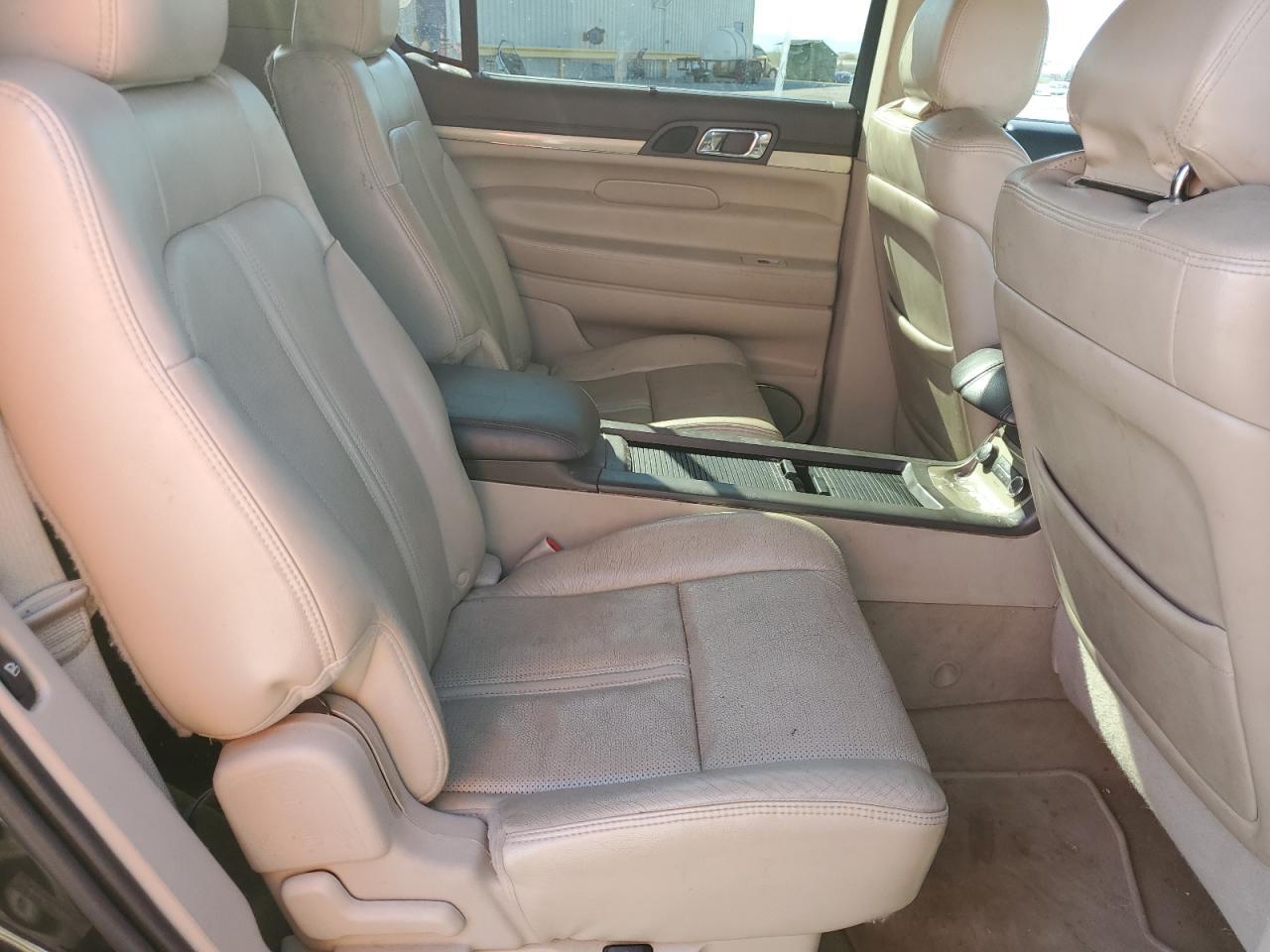 2011 LINCOLN MKT