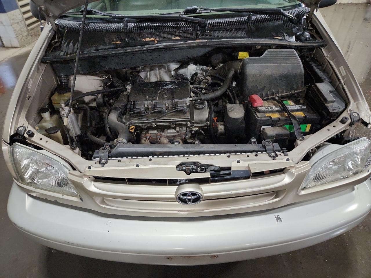 2000 TOYOTA SIENNA