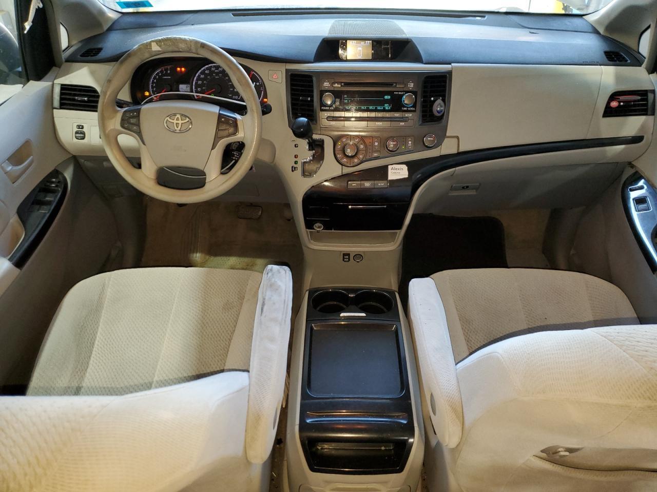 2011 TOYOTA SIENNA