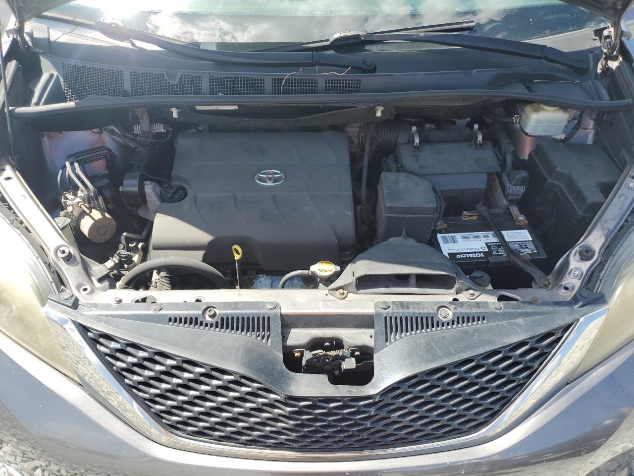 2014 TOYOTA SIENNA