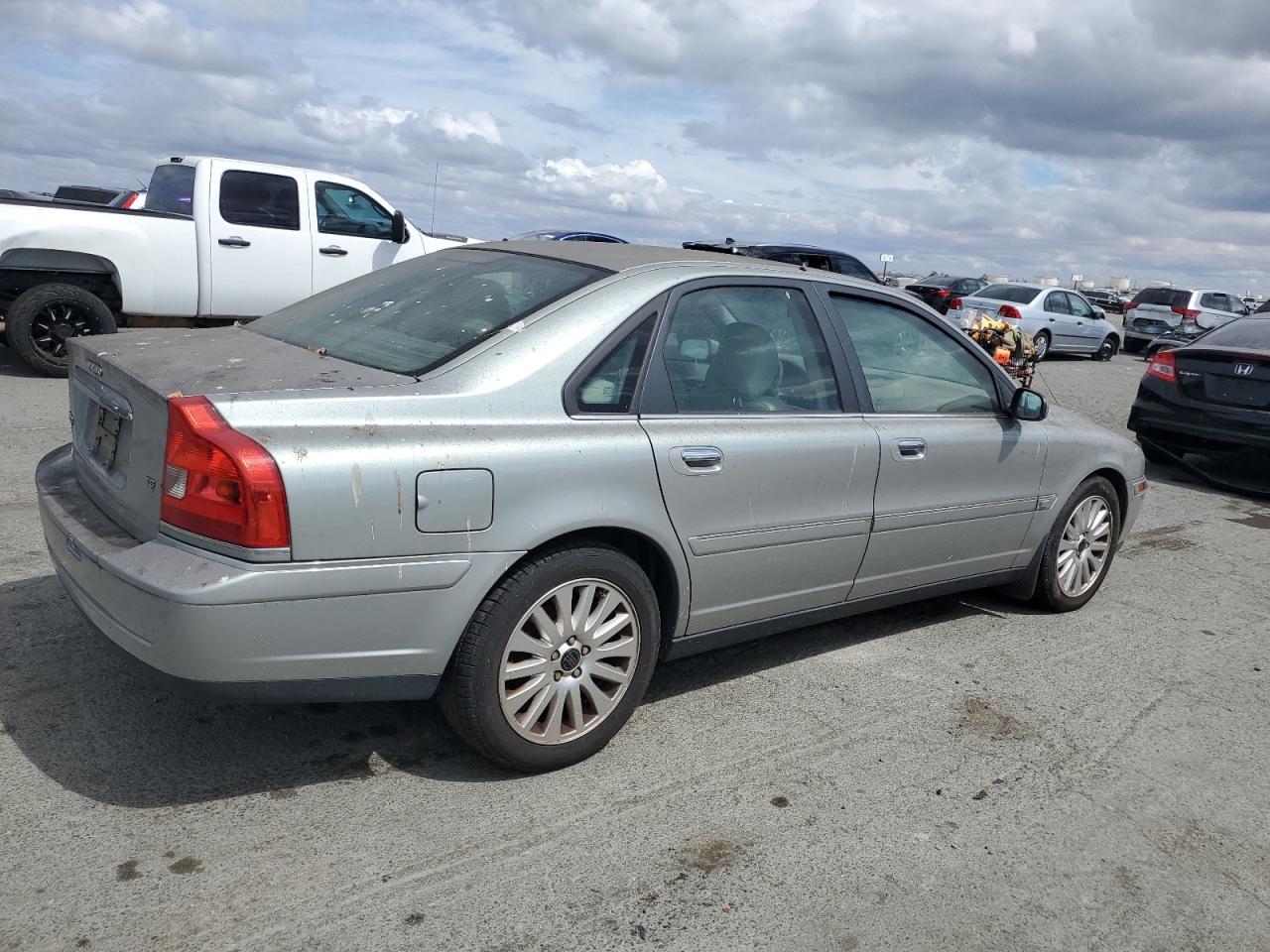 2004 VOLVO S80