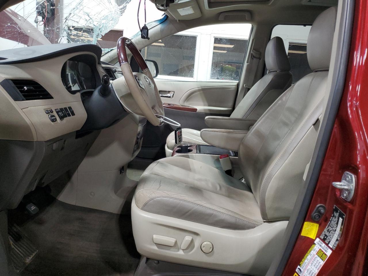 2012 TOYOTA SIENNA