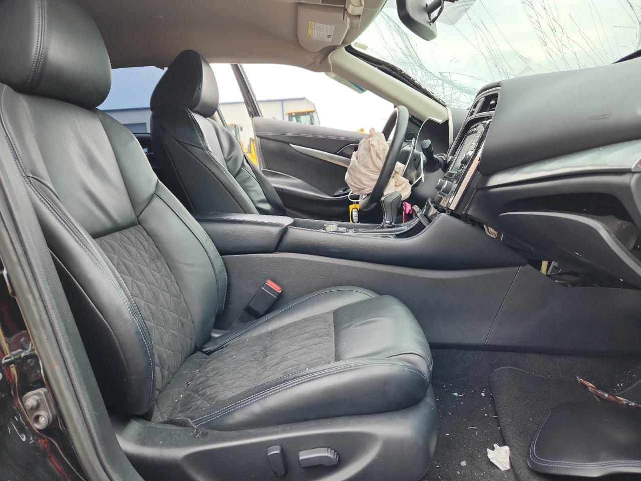 2016 NISSAN Maxima