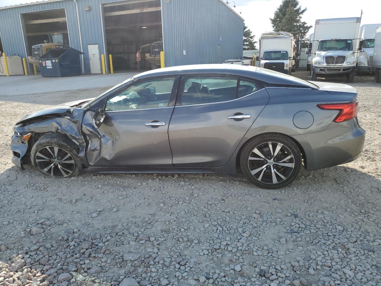 2017 NISSAN Maxima