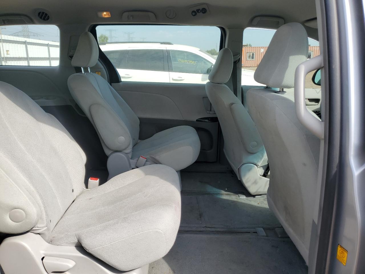2012 TOYOTA SIENNA