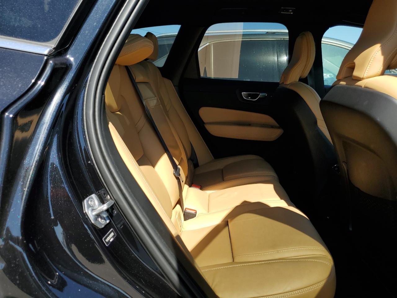2021 VOLVO XC60