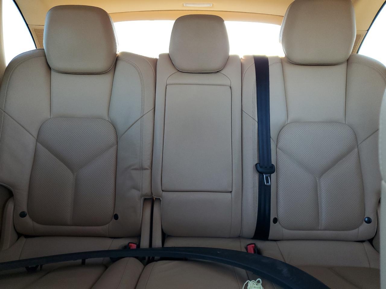 2012 PORSCHE CAYENNE