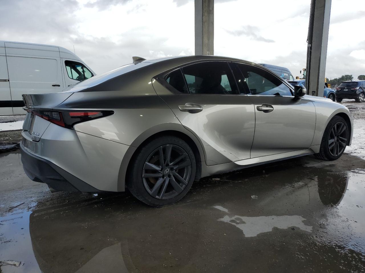 2021 LEXUS Is