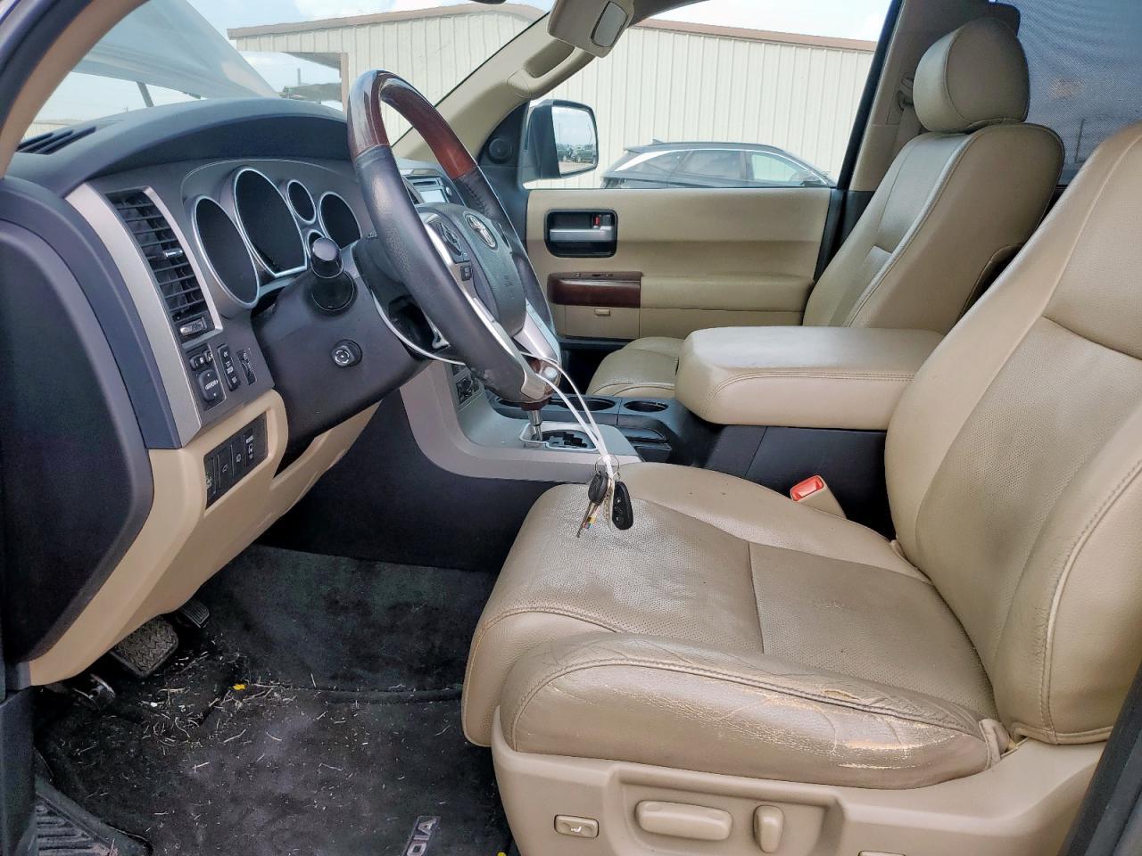 2016 TOYOTA Sequoia