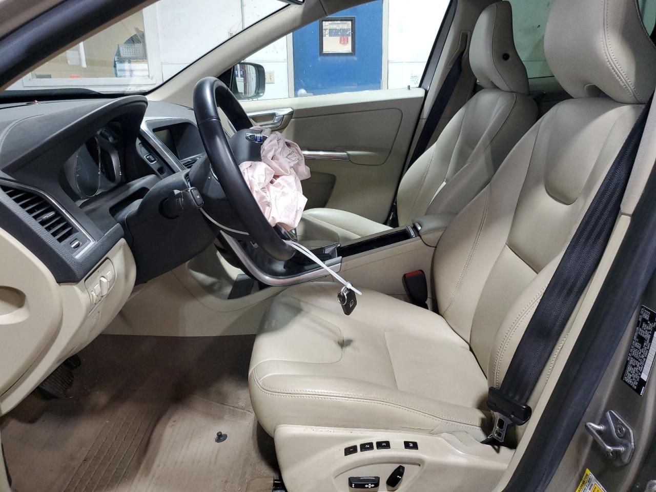 2015 VOLVO XC60