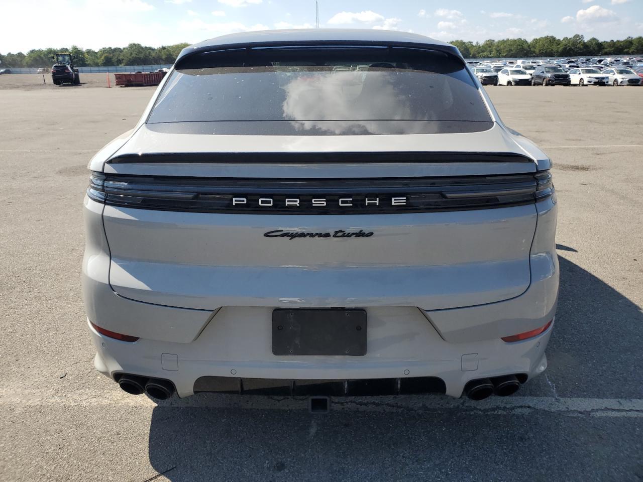 2024 PORSCHE CAYENNE
