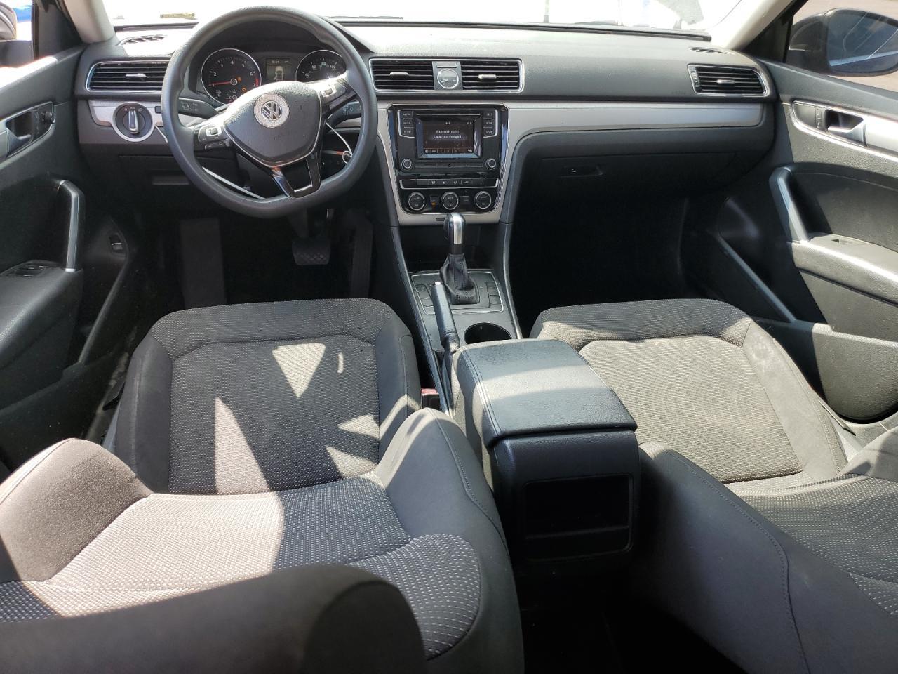 2016 VOLKSWAGEN Passat