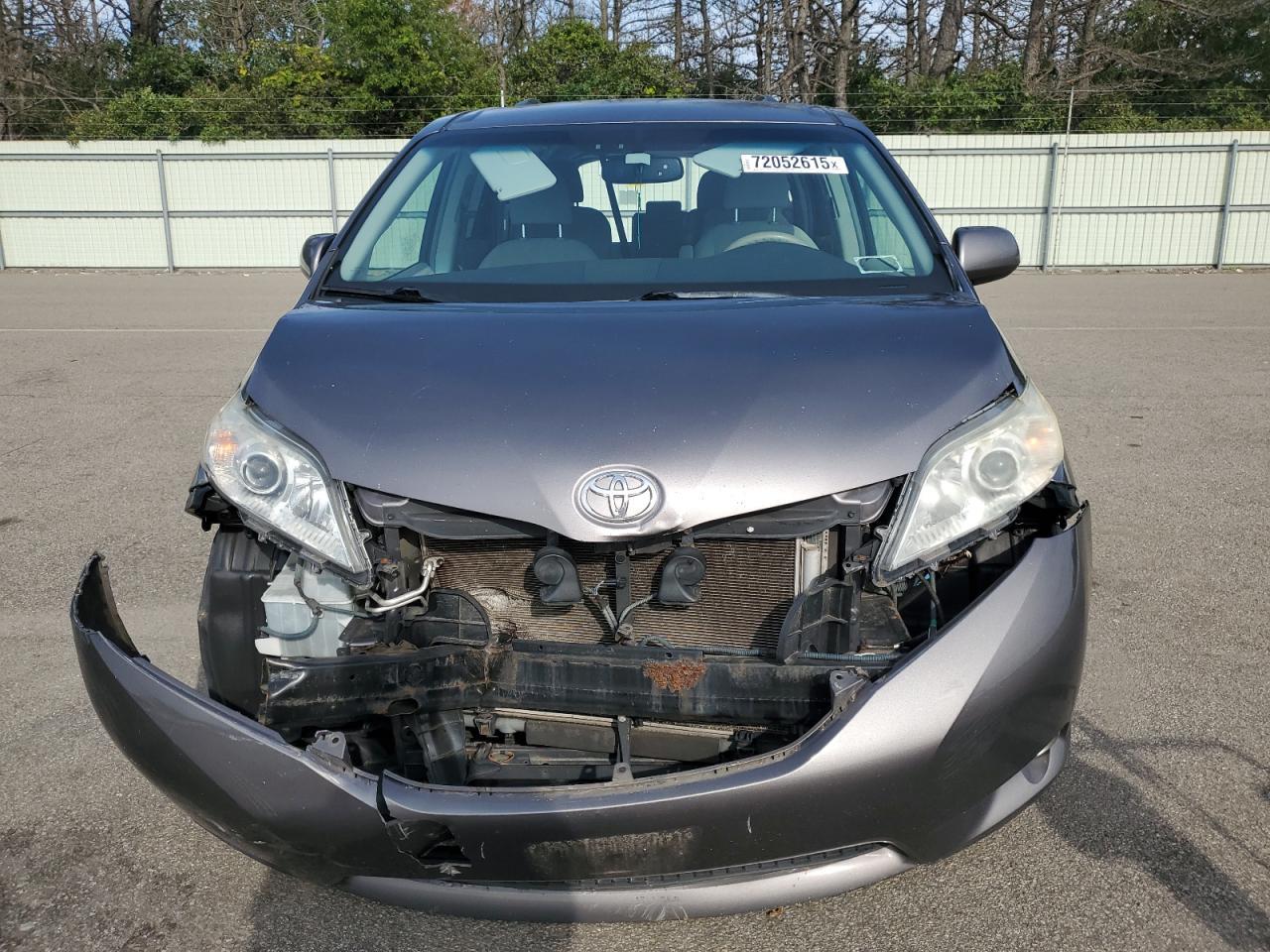2011 TOYOTA SIENNA