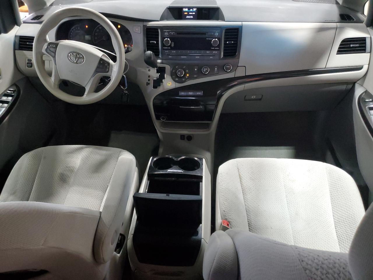 2012 TOYOTA SIENNA