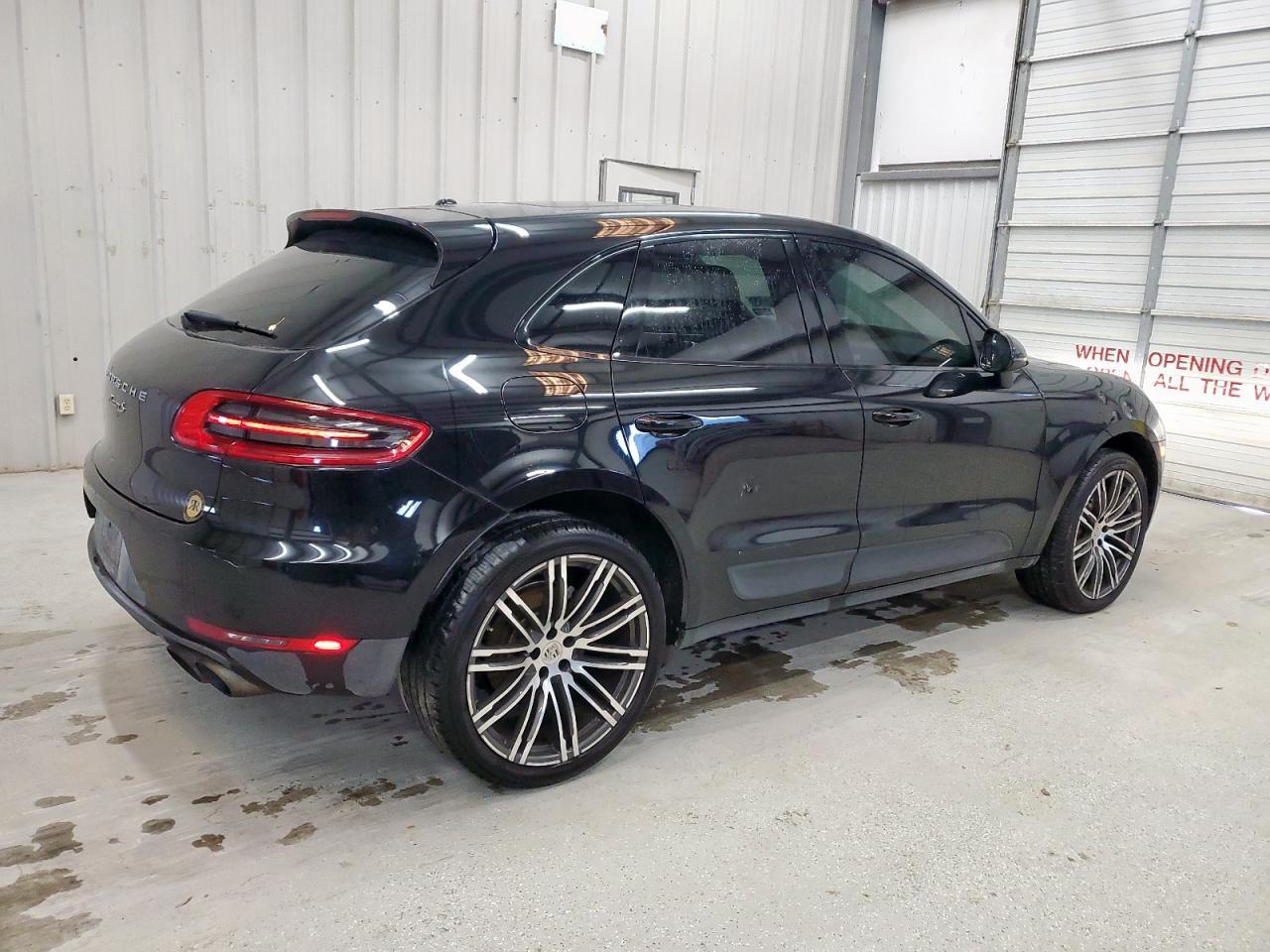 2018 PORSCHE Macan