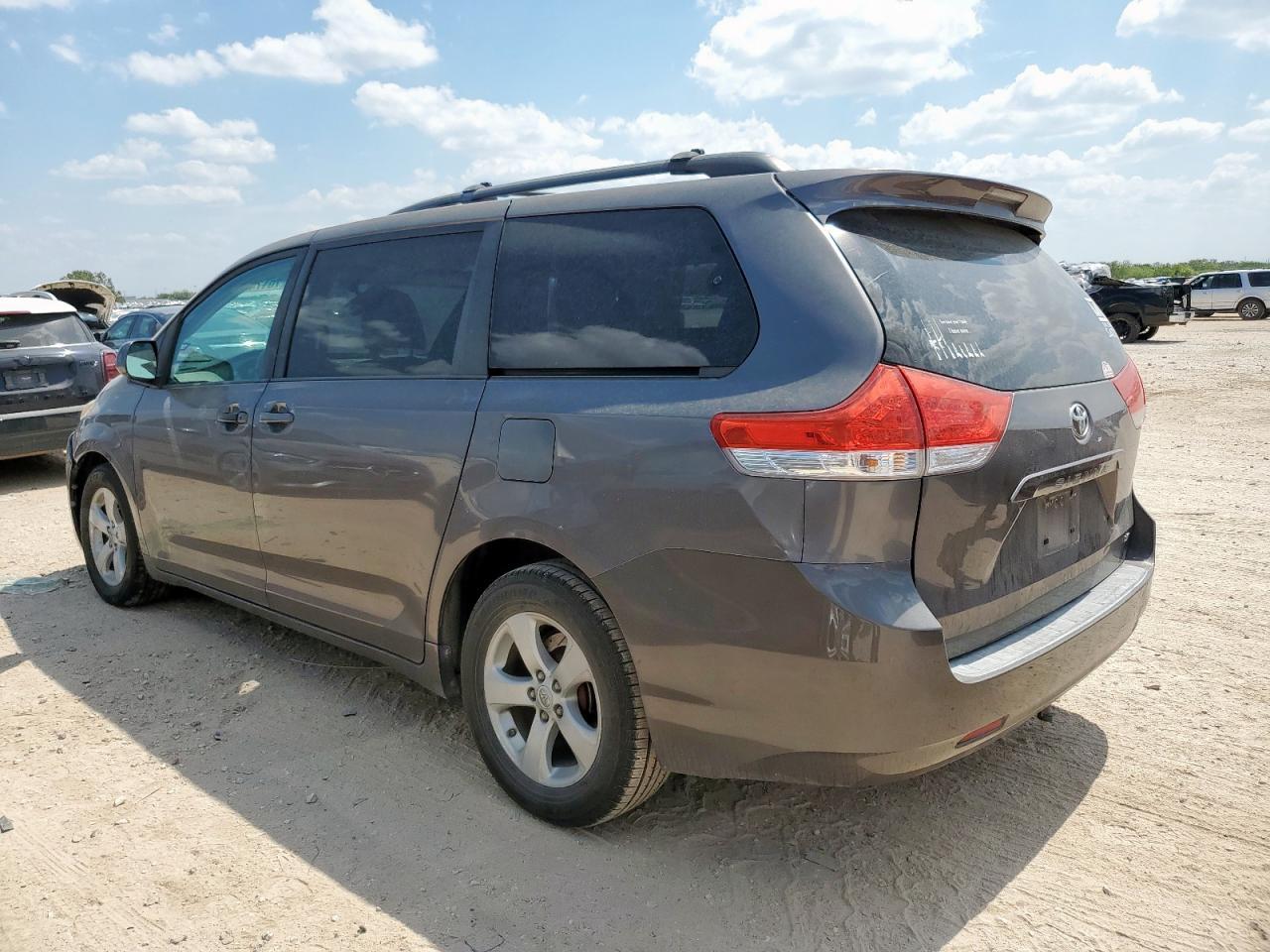 2012 TOYOTA SIENNA