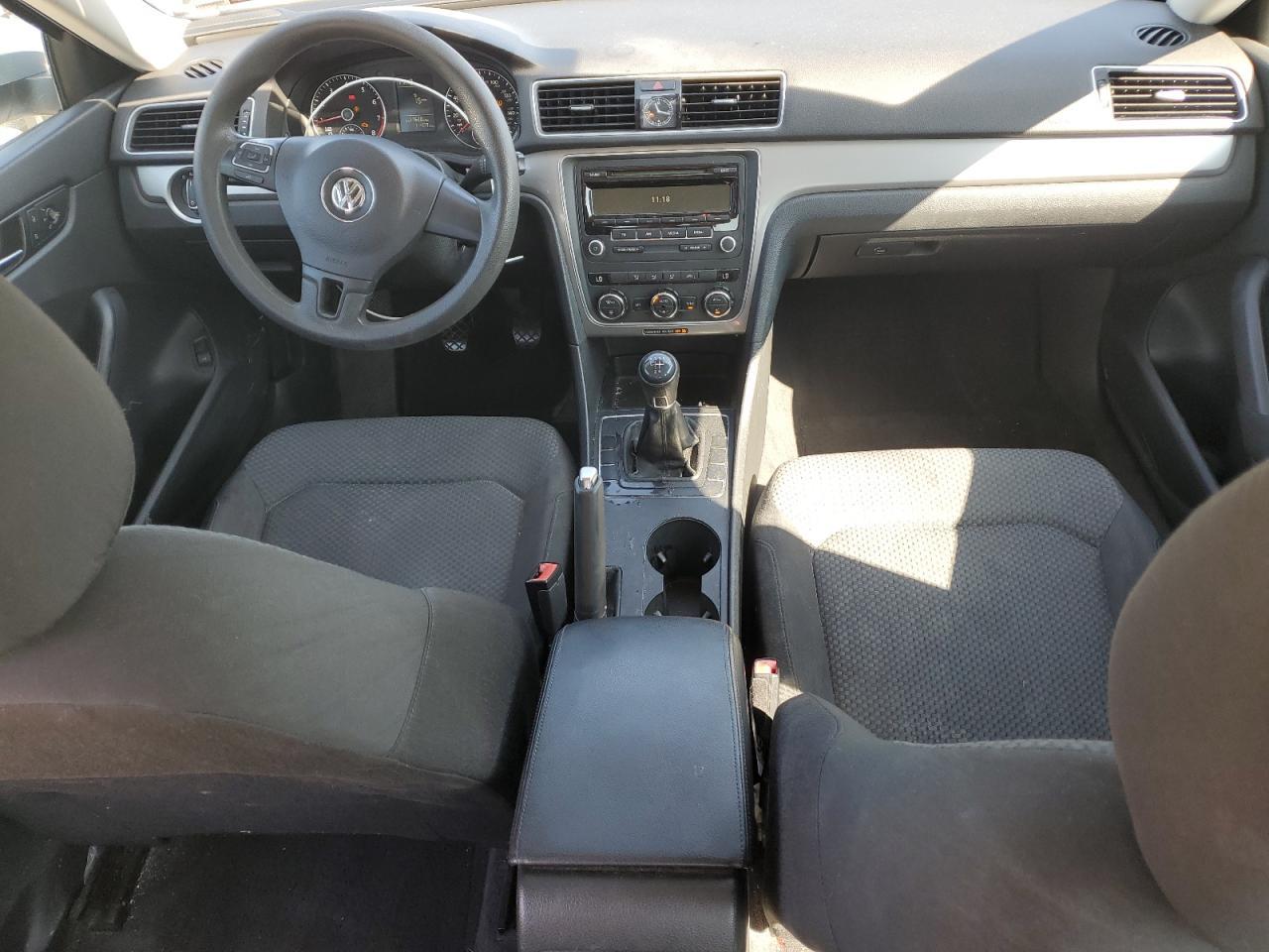 2012 VOLKSWAGEN Passat