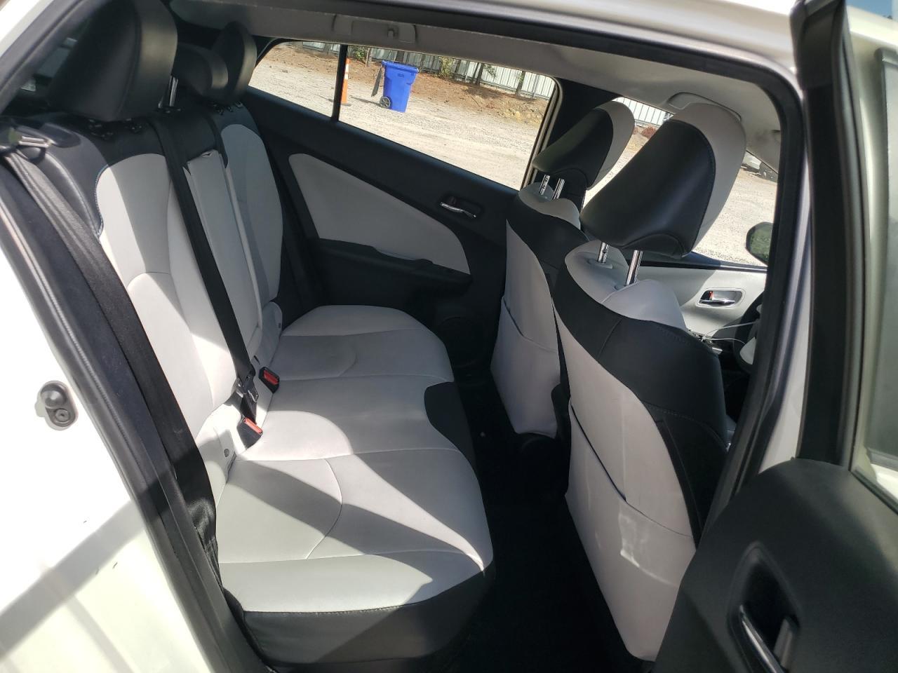 2016 TOYOTA PRIUS