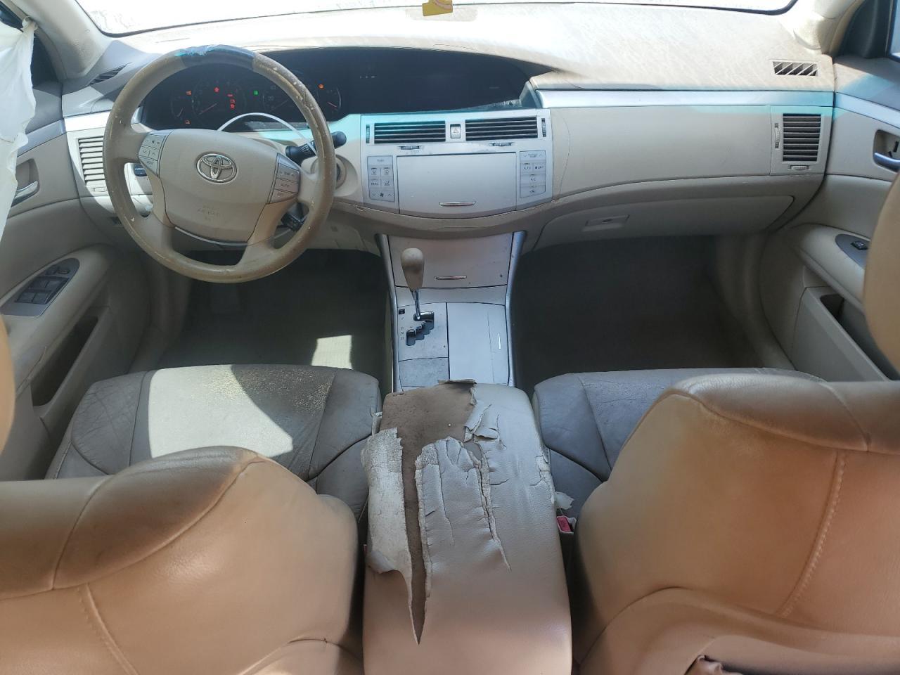 2005 TOYOTA Avalon
