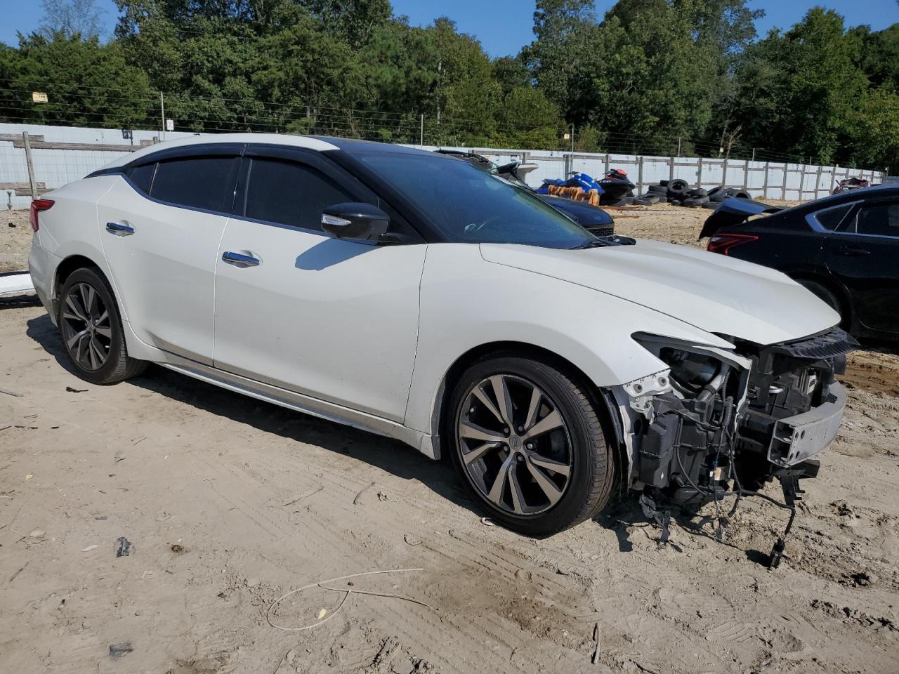 2017 NISSAN Maxima