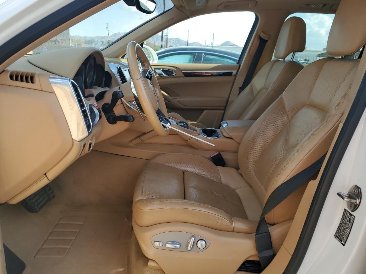 2016 PORSCHE CAYENNE