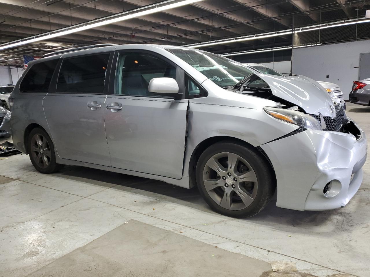 2015 TOYOTA SIENNA