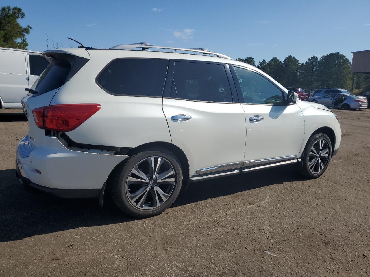 2017 NISSAN PATHFINDER