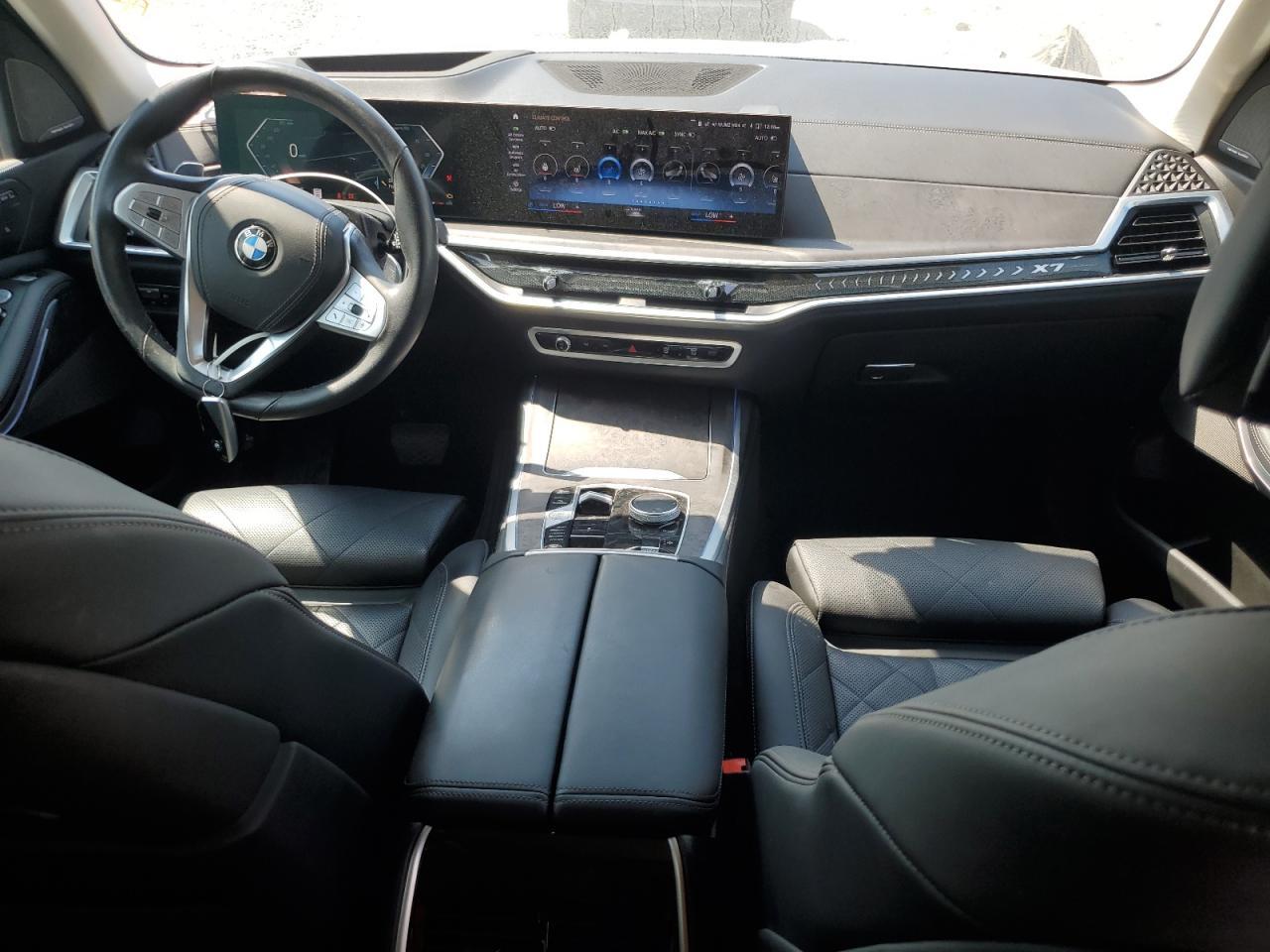 2023 BMW X7