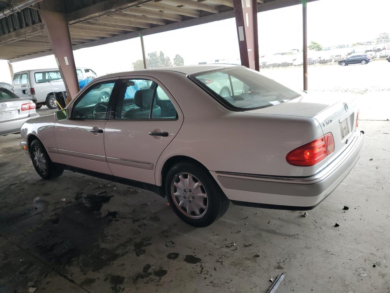 1997 MERCEDES-BENZ E-Class