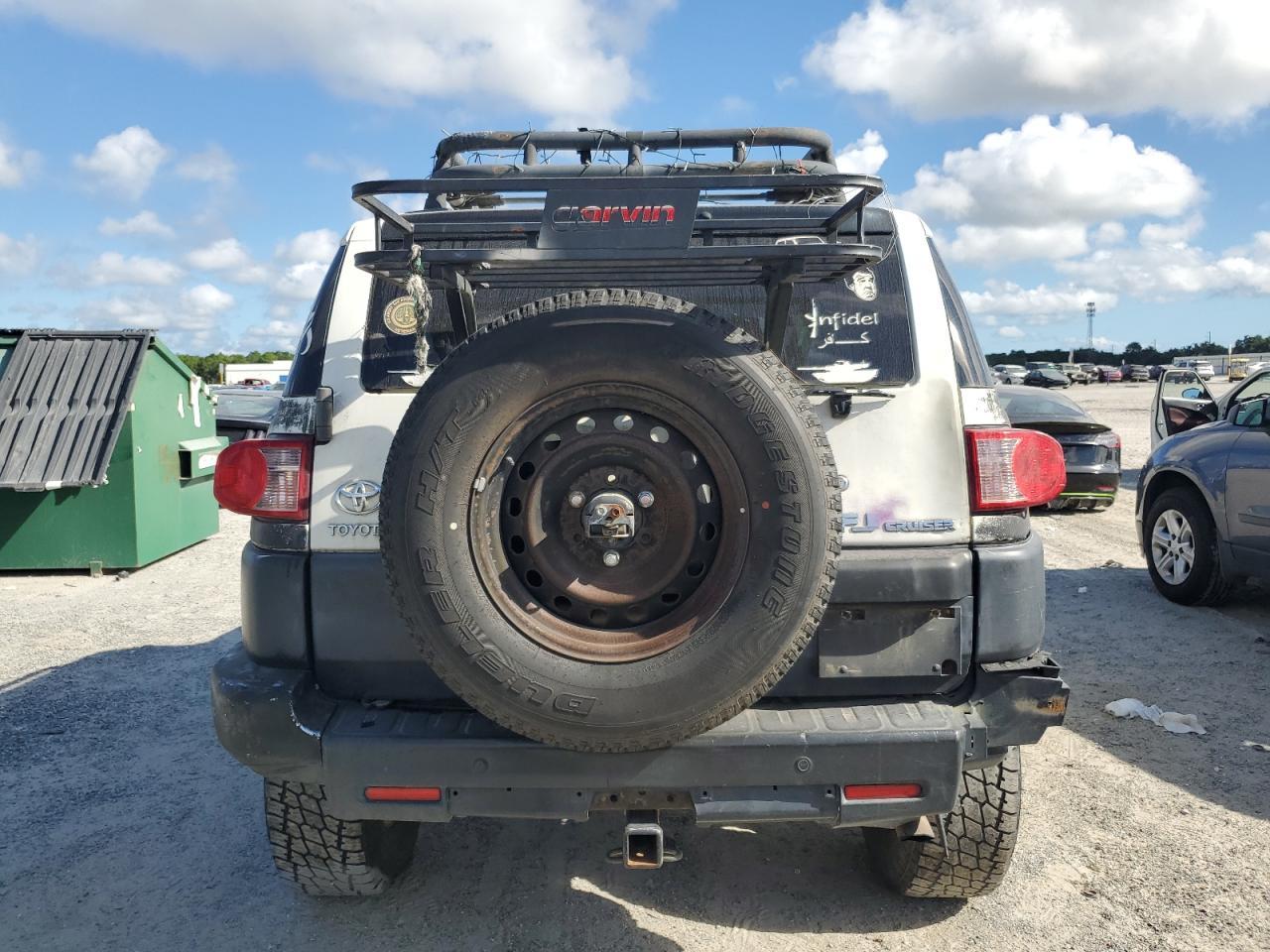 2010 TOYOTA FJ Cruiser
