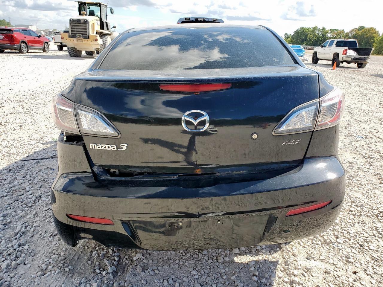 2013 MAZDA 3
