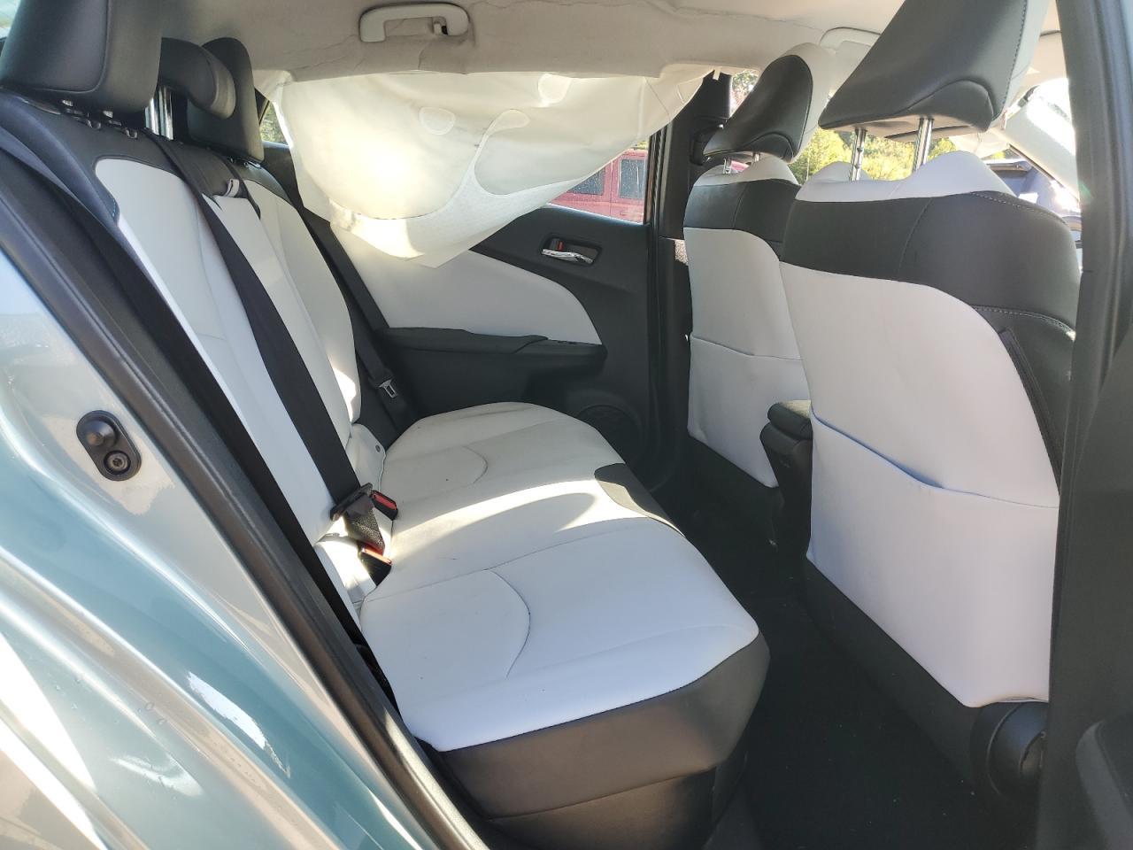 2016 TOYOTA PRIUS