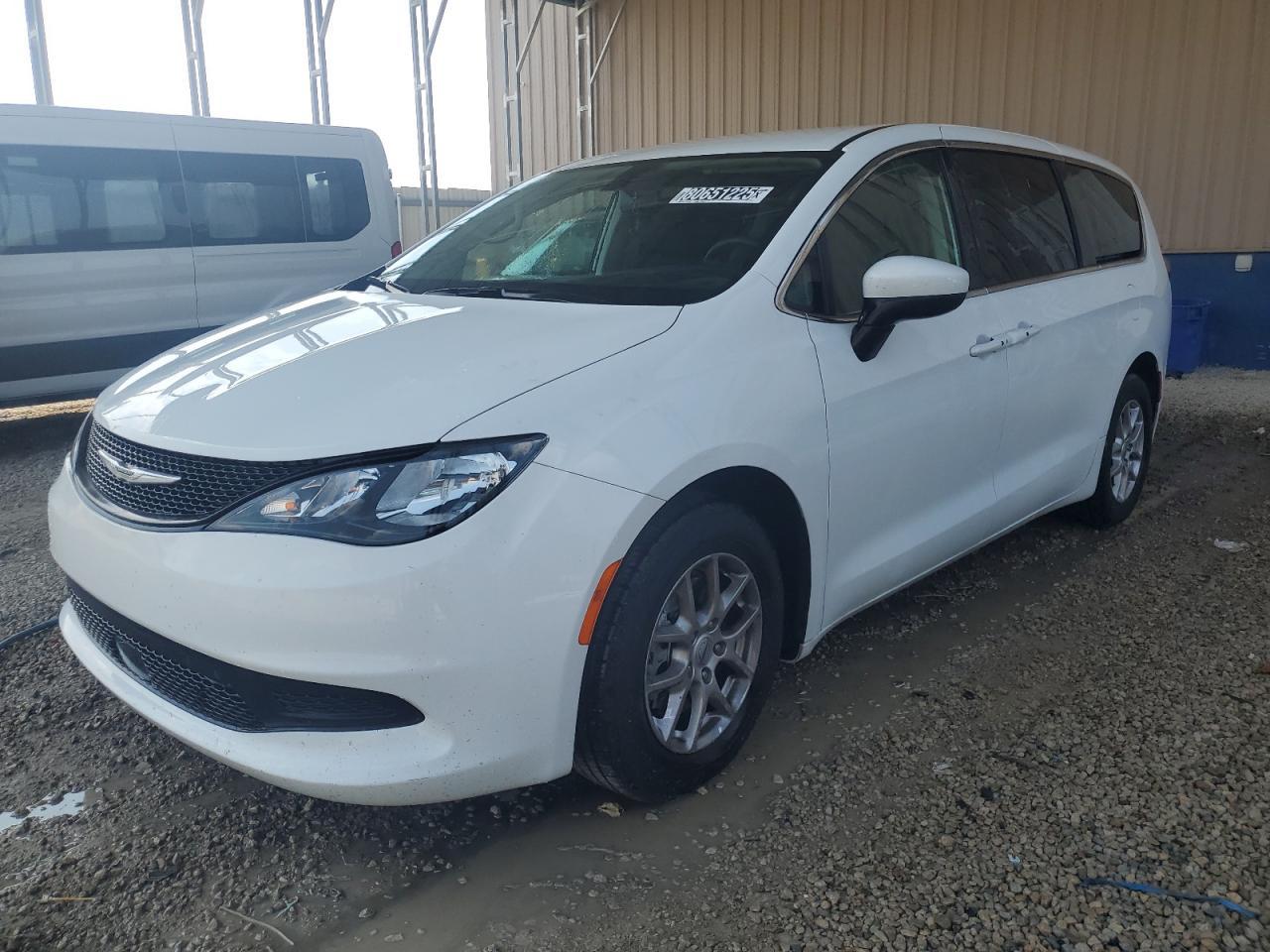 2022 CHRYSLER Voyager