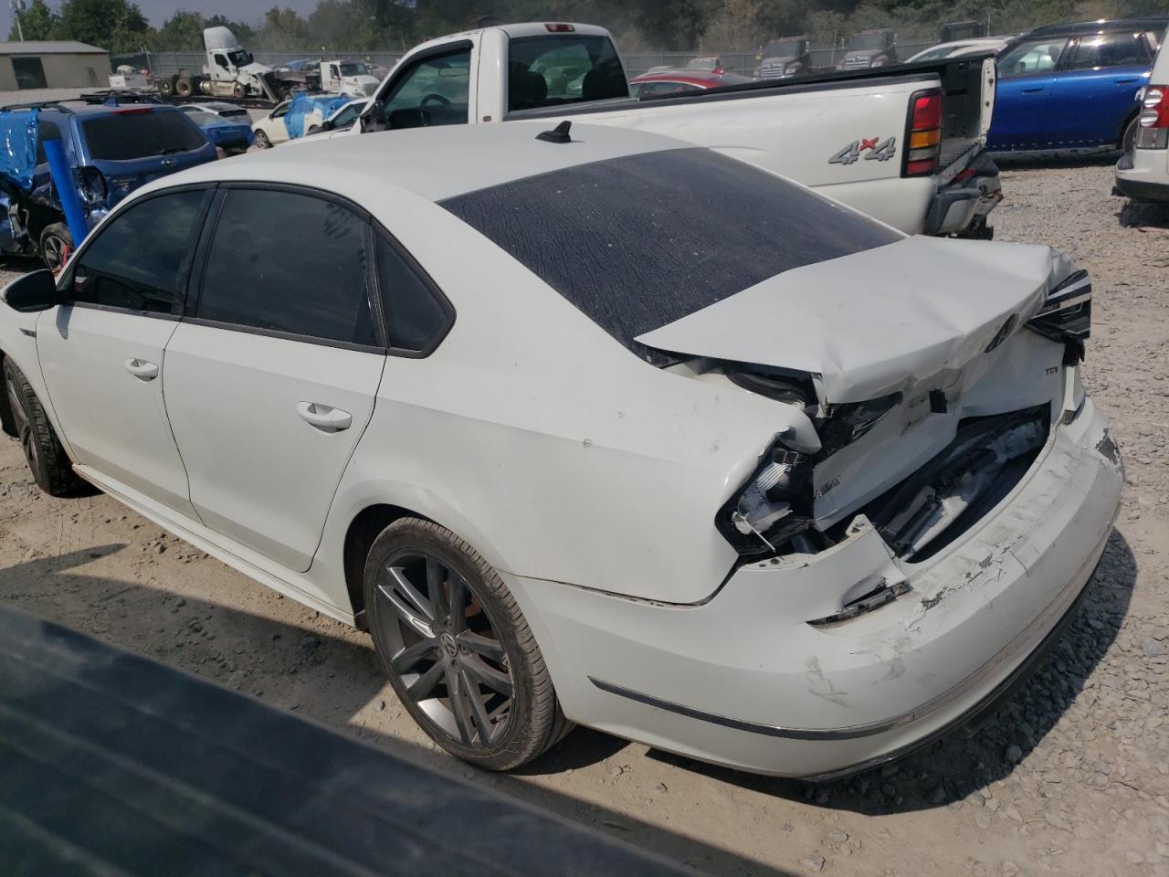 2018 VOLKSWAGEN Passat