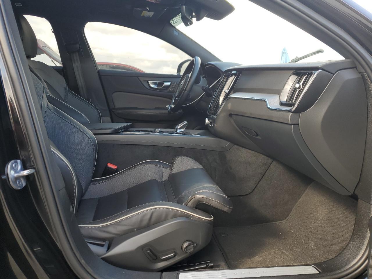 2024 VOLVO S60