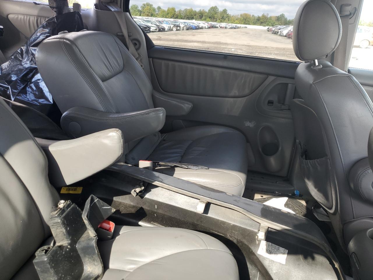 2005 TOYOTA SIENNA