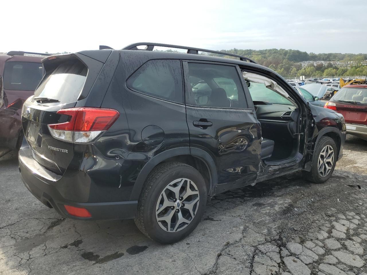 2023 SUBARU FORESTER