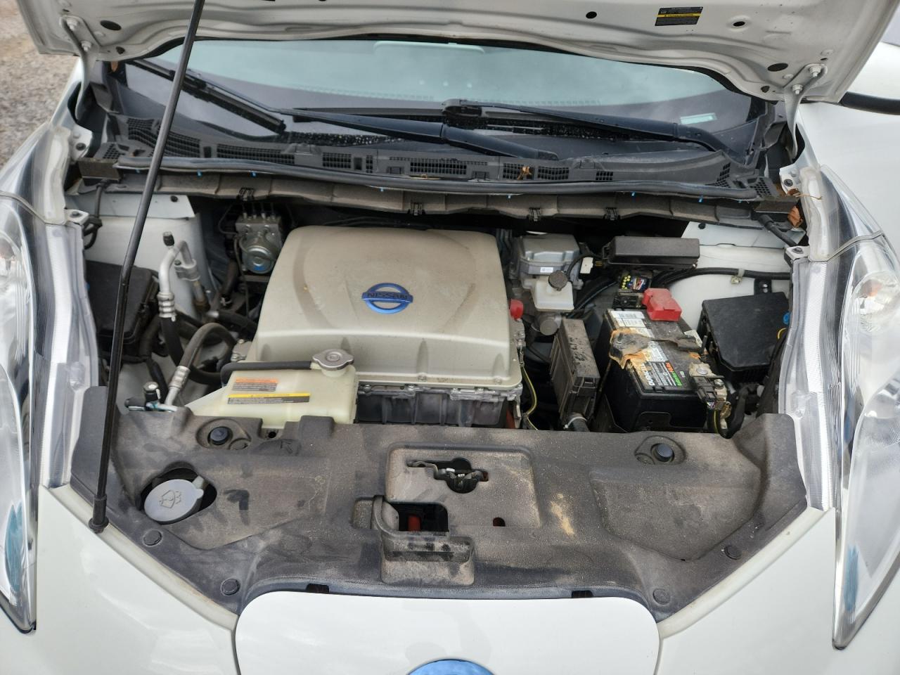 2015 NISSAN LEAF