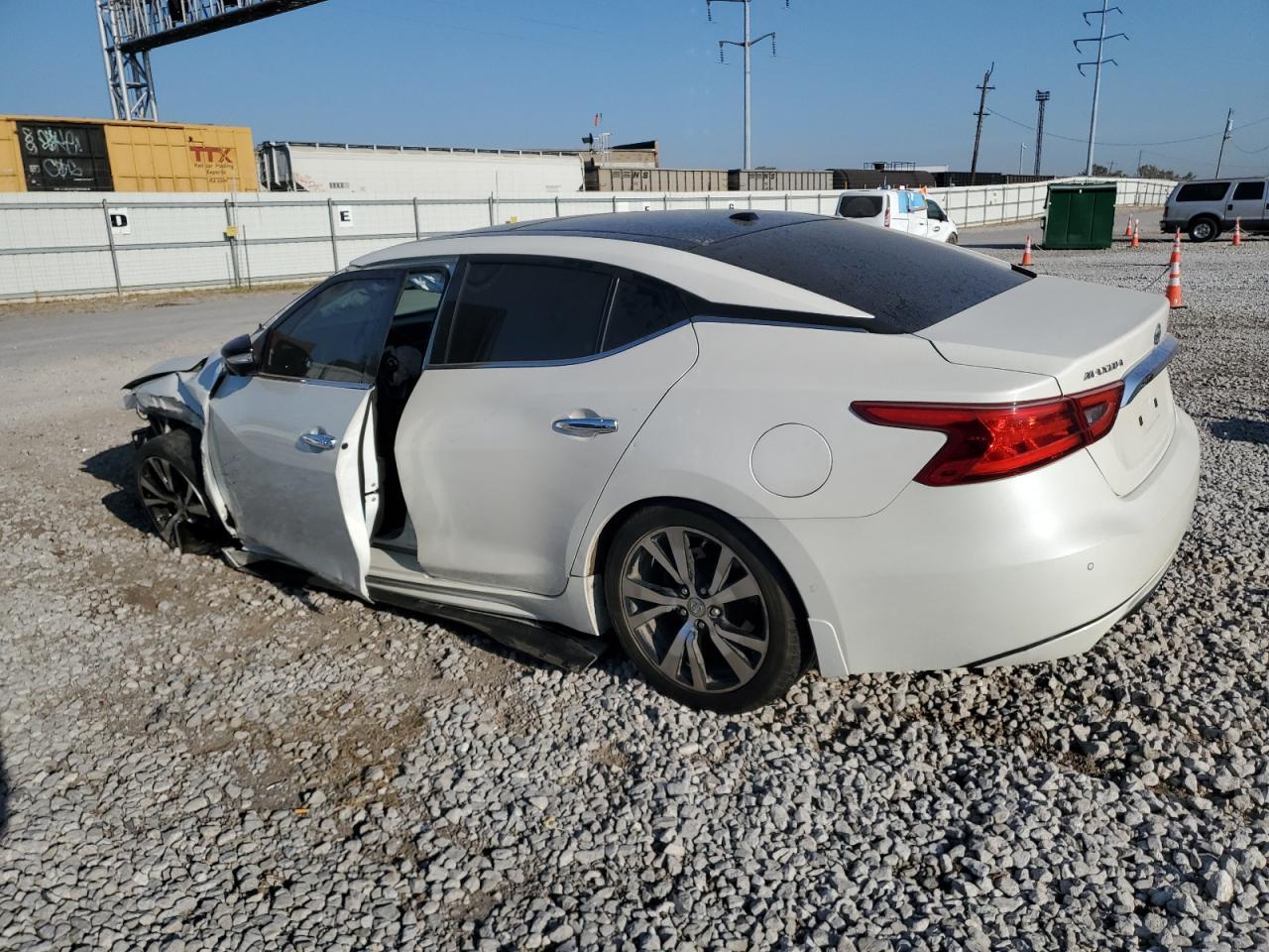 2016 NISSAN Maxima