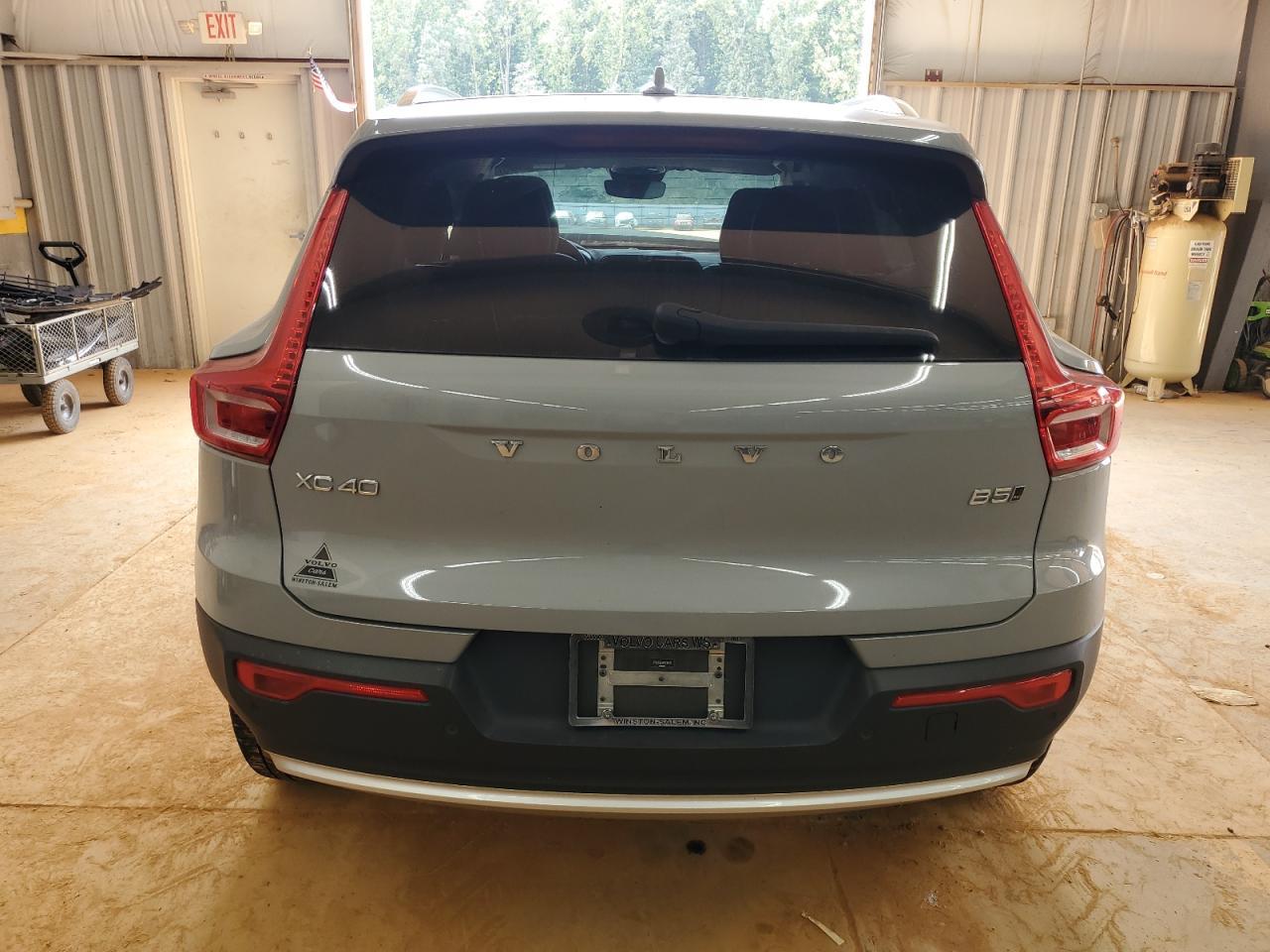 2024 VOLVO XC40