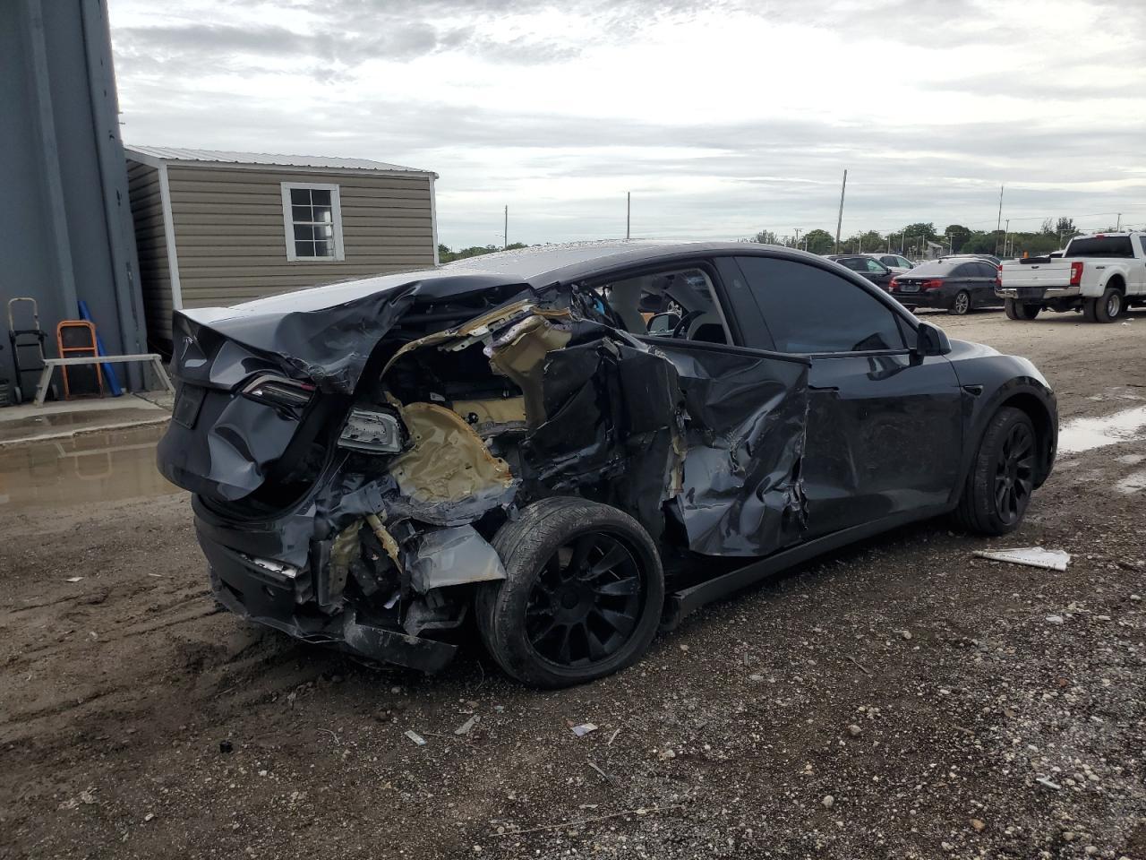 2024 TESLA MODEL Y