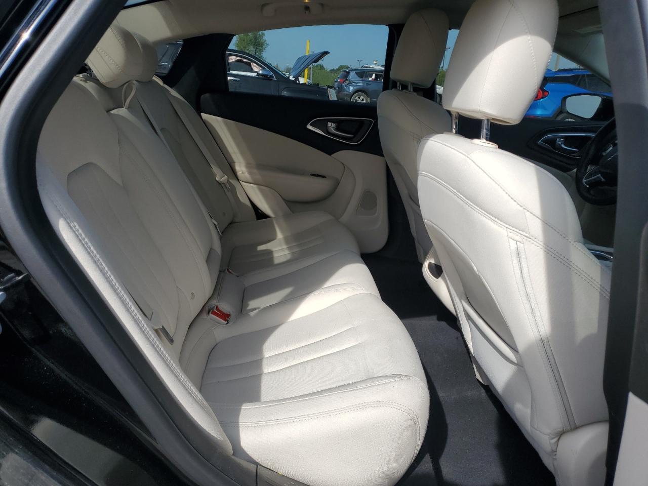 2016 CHRYSLER 200