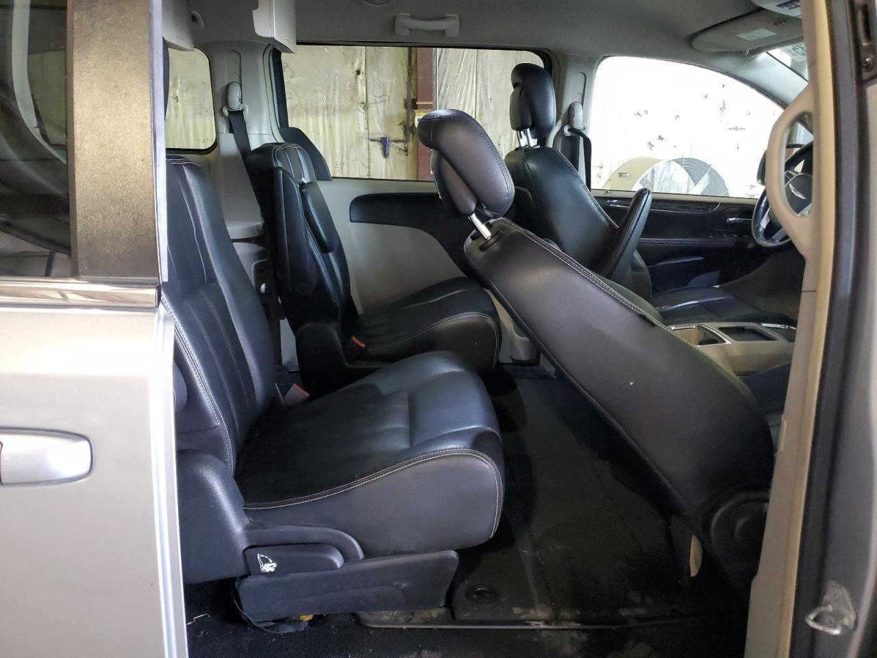 2014 CHRYSLER Town & Country