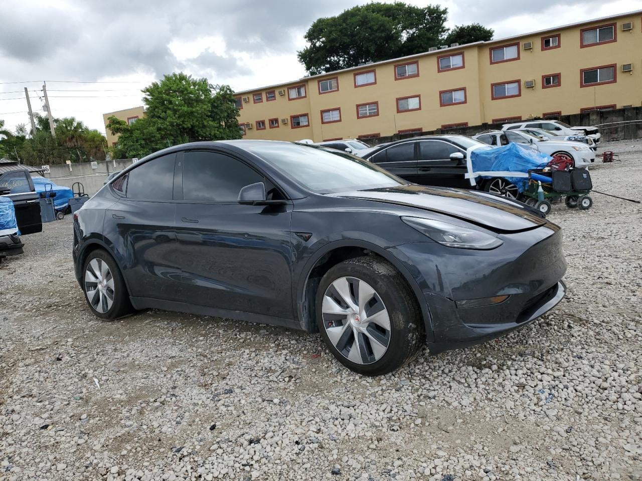 2024 TESLA MODEL Y