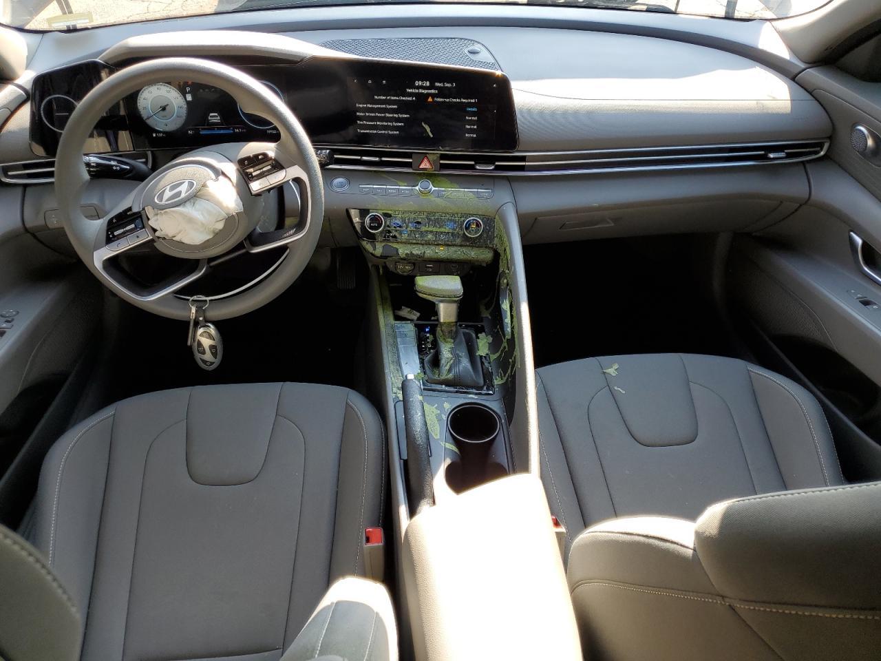 2024 HYUNDAI ELANTRA