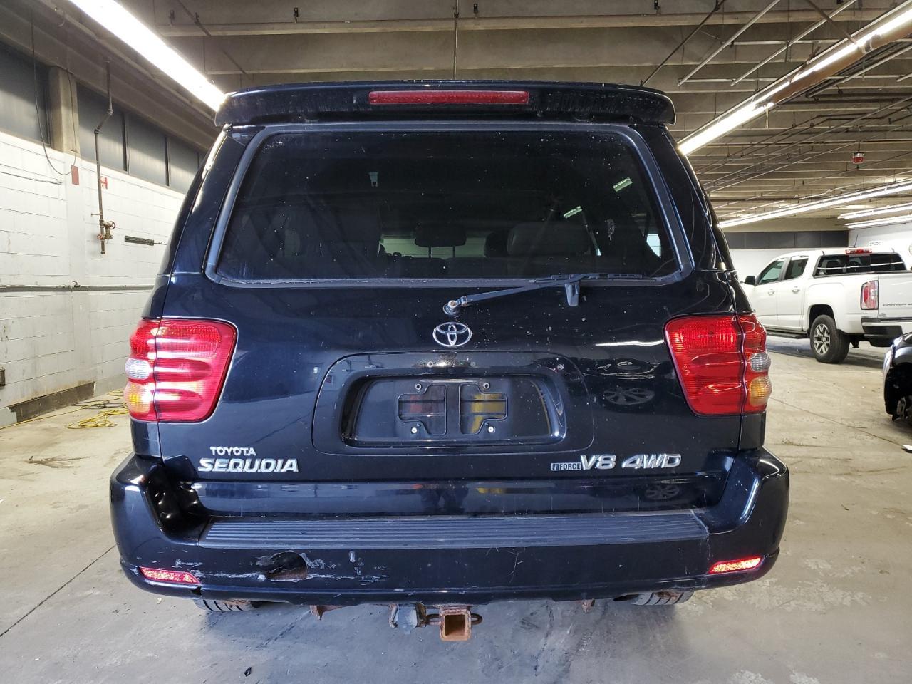 2004 TOYOTA Sequoia