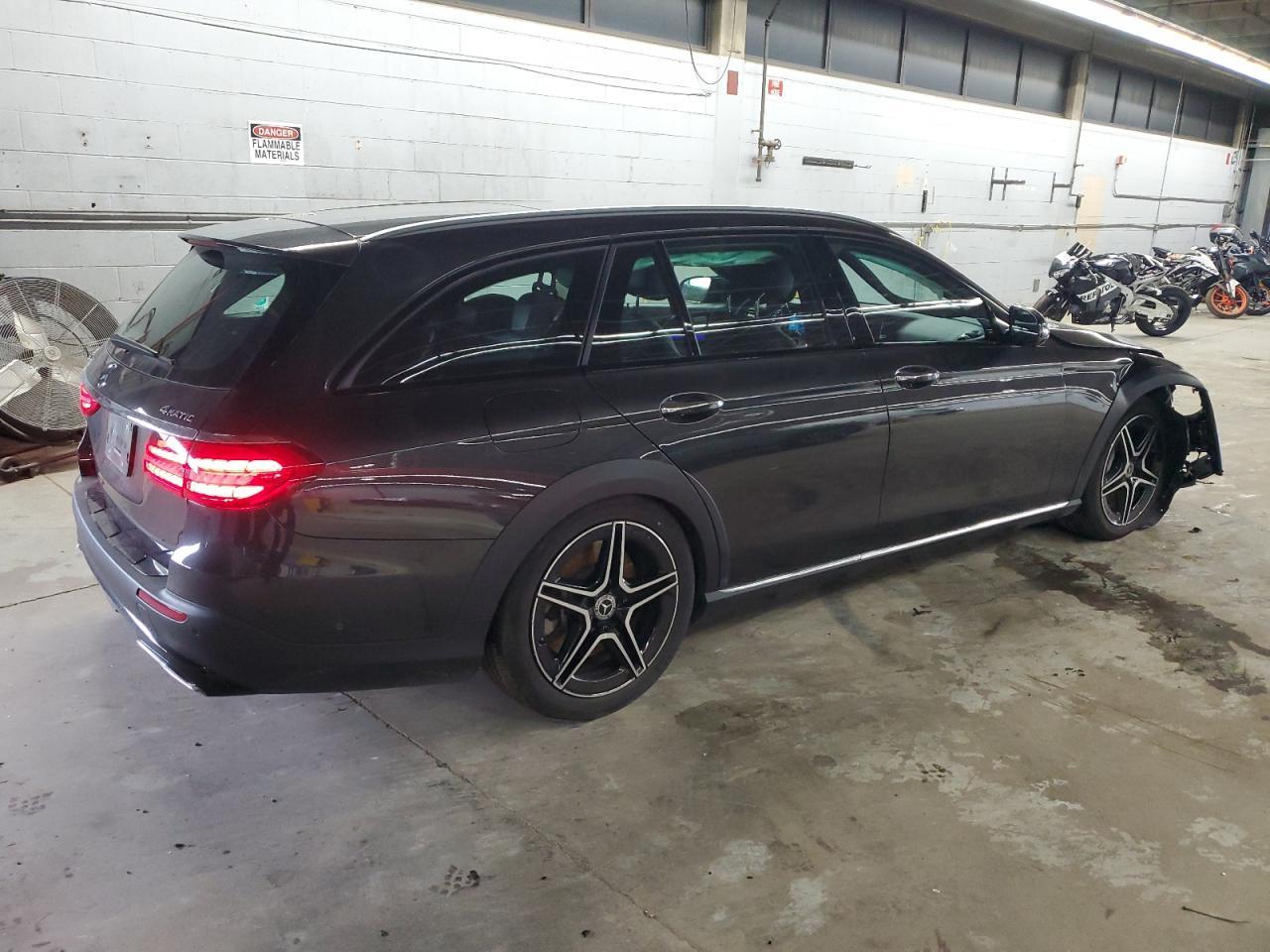 2022 MERCEDES-BENZ E-Class