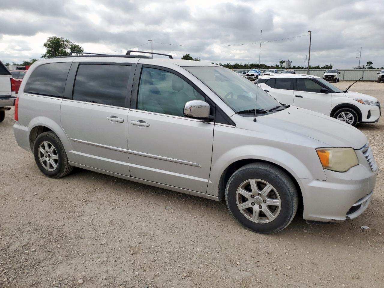 2012 CHRYSLER Town & Country